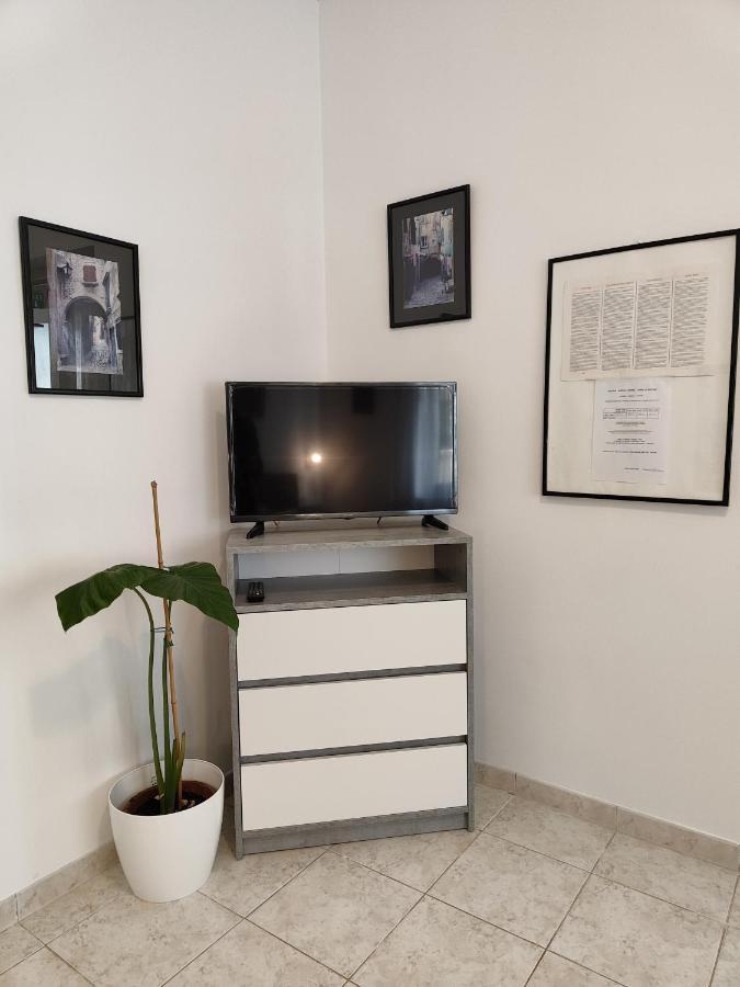 Nice Apartment Montepozzo With Private Garden ロヴィニ エクステリア 写真